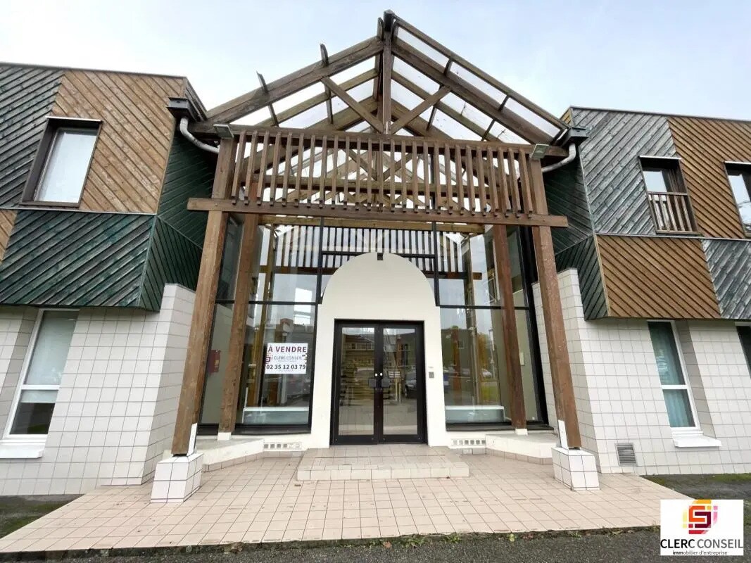 Office in Mont-Saint-Aignan for sale Building Photo- Image 1 of 24