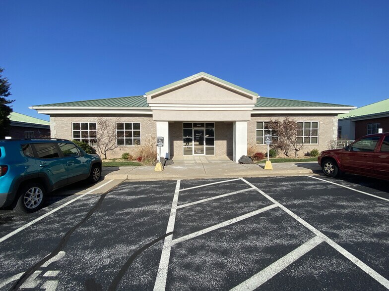 909 E Republic Rd, Springfield, MO 65807