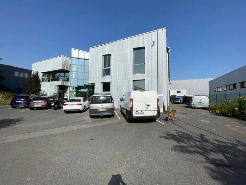 Flex in Linas for lease - Building Photo - Image 1 of 15