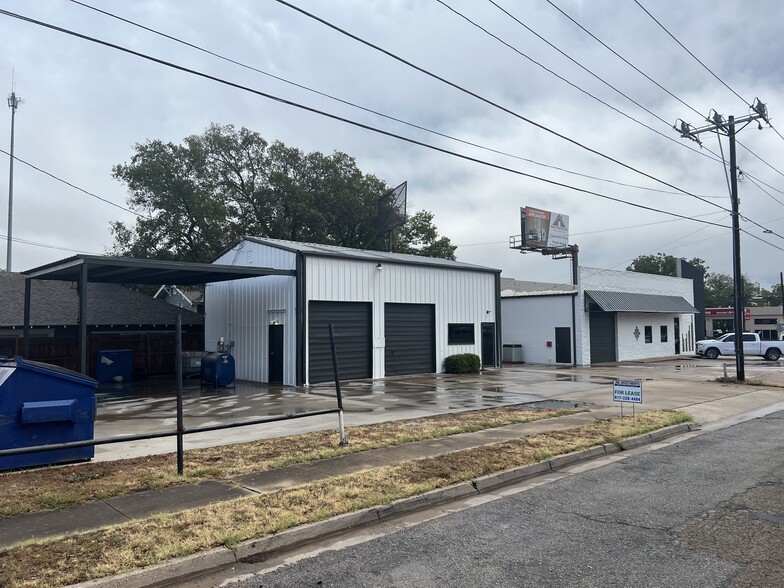 424 W Henderson St, Cleburne, TX for lease - Building Photo - Image 3 of 18