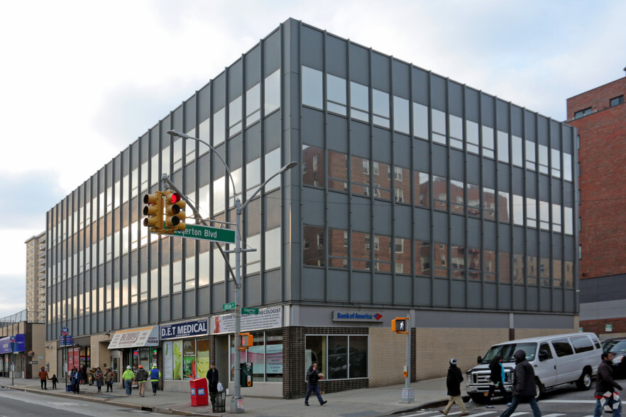 17561 Hillside Ave, Jamaica, NY for lease - Building Photo - Image 1 of 12