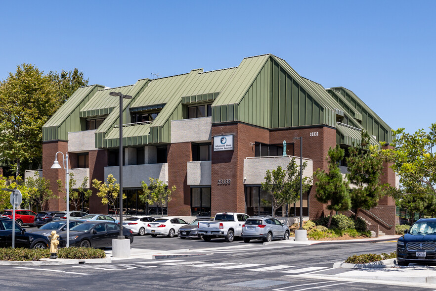 Skypark Offices and Medical Center Building 9 - Loft