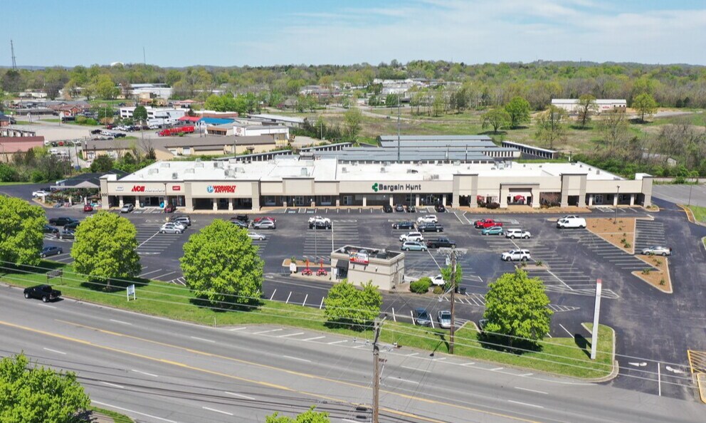 500 W Main St, Hendersonville, TN 37075 Hendersonville Plaza