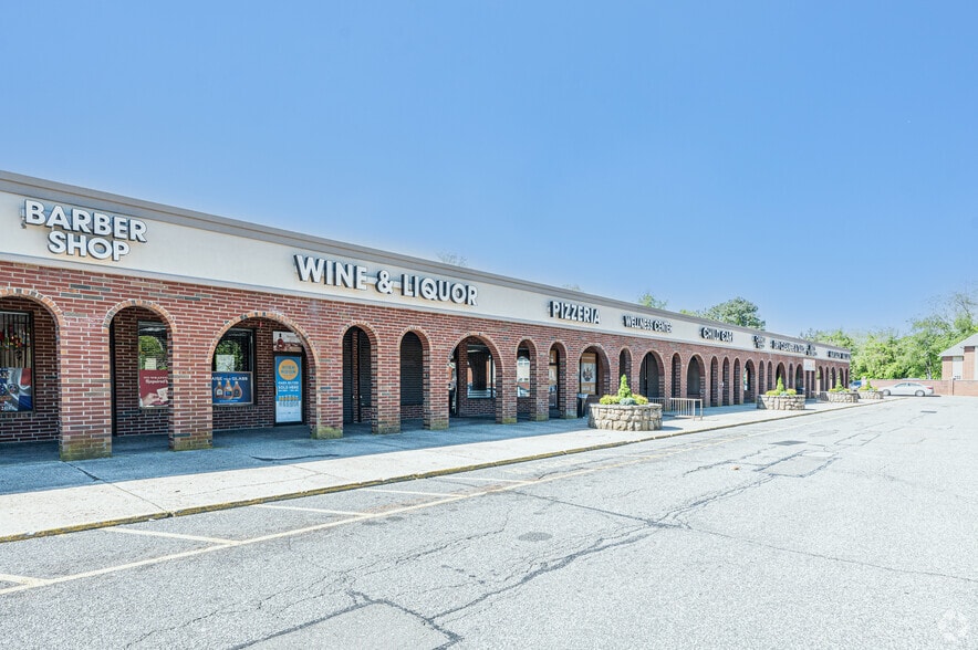 2-44 Colonial Springs Rd, Wyandanch, NY for lease - Building Photo - Image 3 of 6