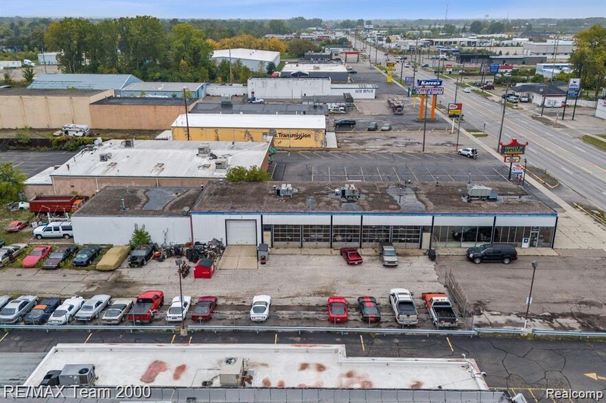 2330 S Dort Hwy, Flint, MI for sale - Building Photo - Image 2 of 9