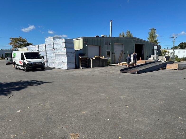 211 Gay St, Manchester, NH for lease - Building Photo - Image 1 of 3