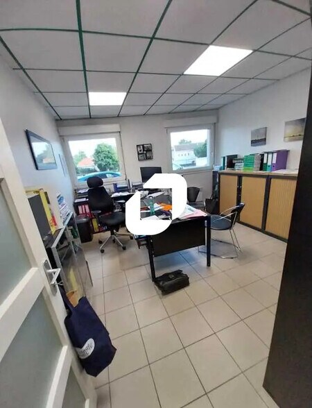 Office in Eysines for sale - Interior Photo - Image 2 of 8
