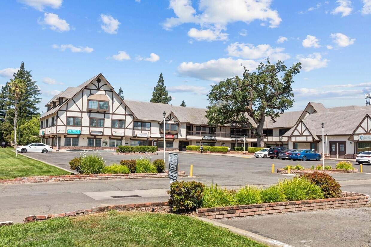 8421 Auburn Blvd, Citrus Heights, CA for lease Building Photo- Image 1 of 22