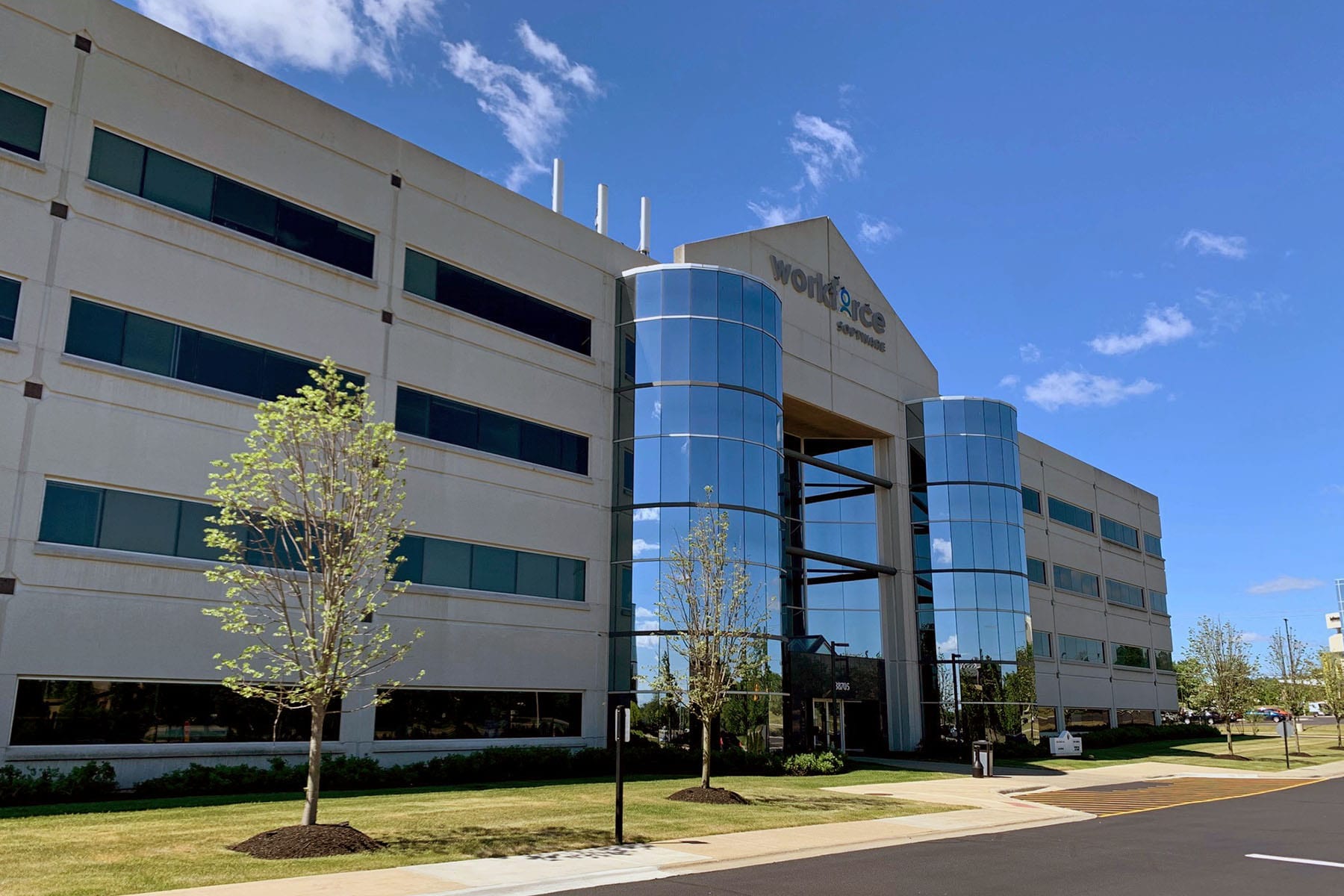 38705 7 Mile Rd, Livonia, MI for lease Primary Photo- Image 1 of 8