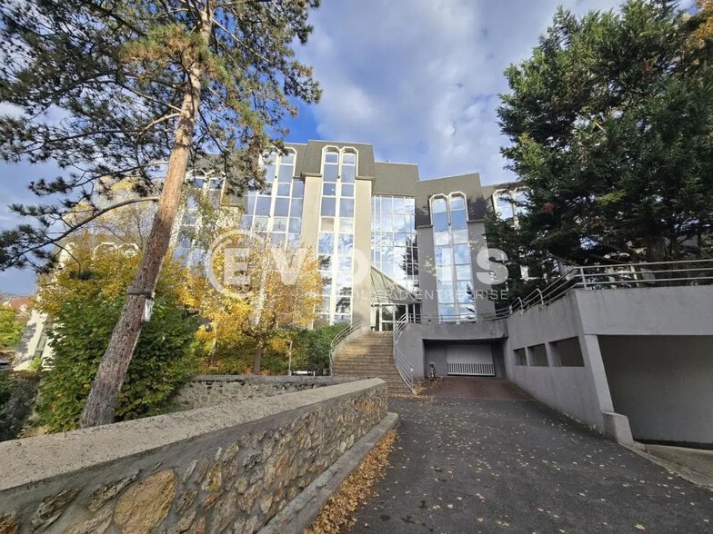 Office in Orsay for lease - Building Photo - Image 1 of 12