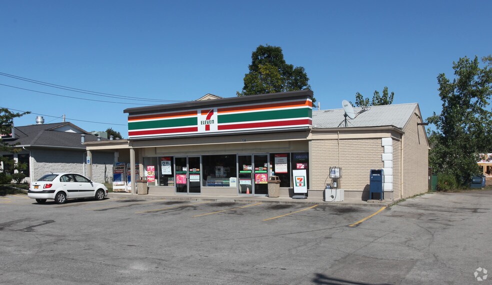 720 Elmgrove Rd, Gates, NY 14606