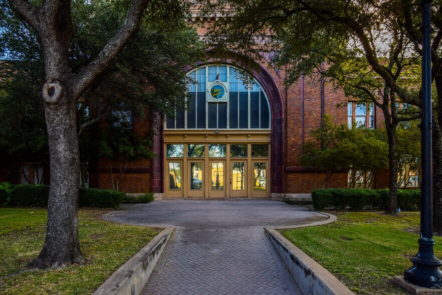 101 E Main St, Denison, TX for sale - Building Photo - Image 1 of 1