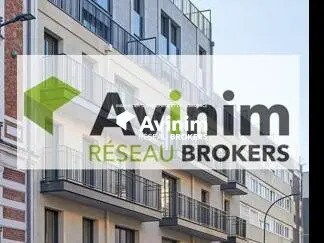 Retail in Clichy for sale Building Photo- Image 1 of 3