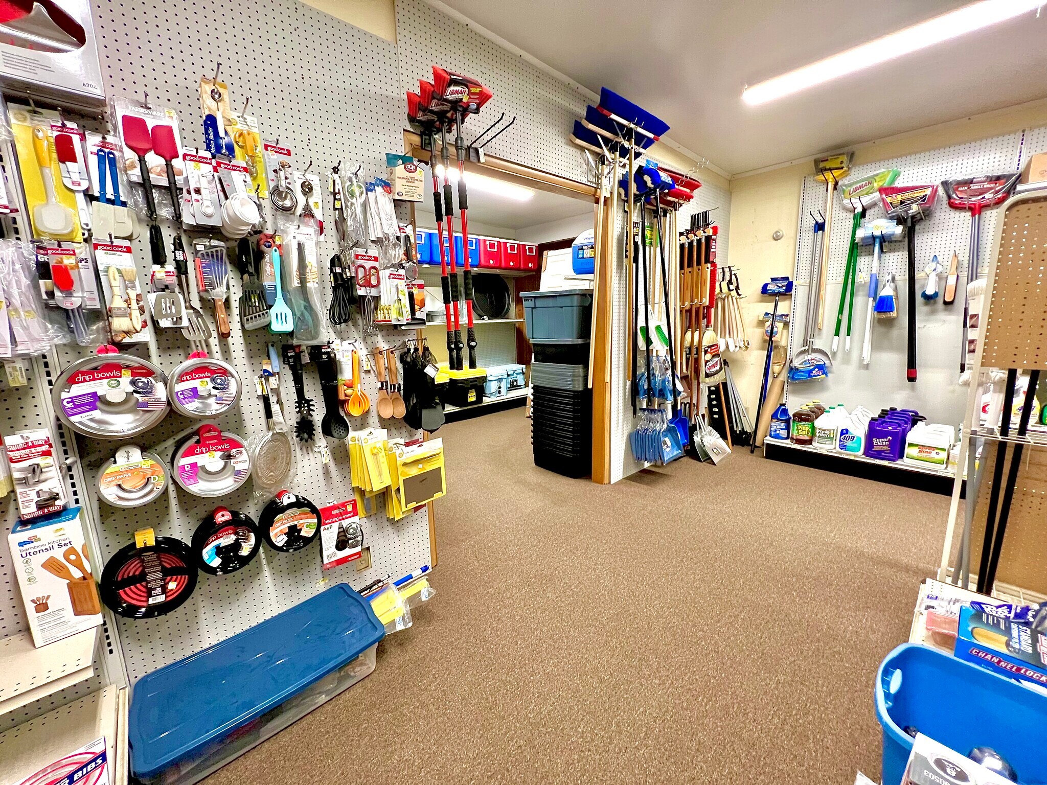 131 Mallott Ave, Yakutat, AK 99689 Yakutat Hardware for Sale