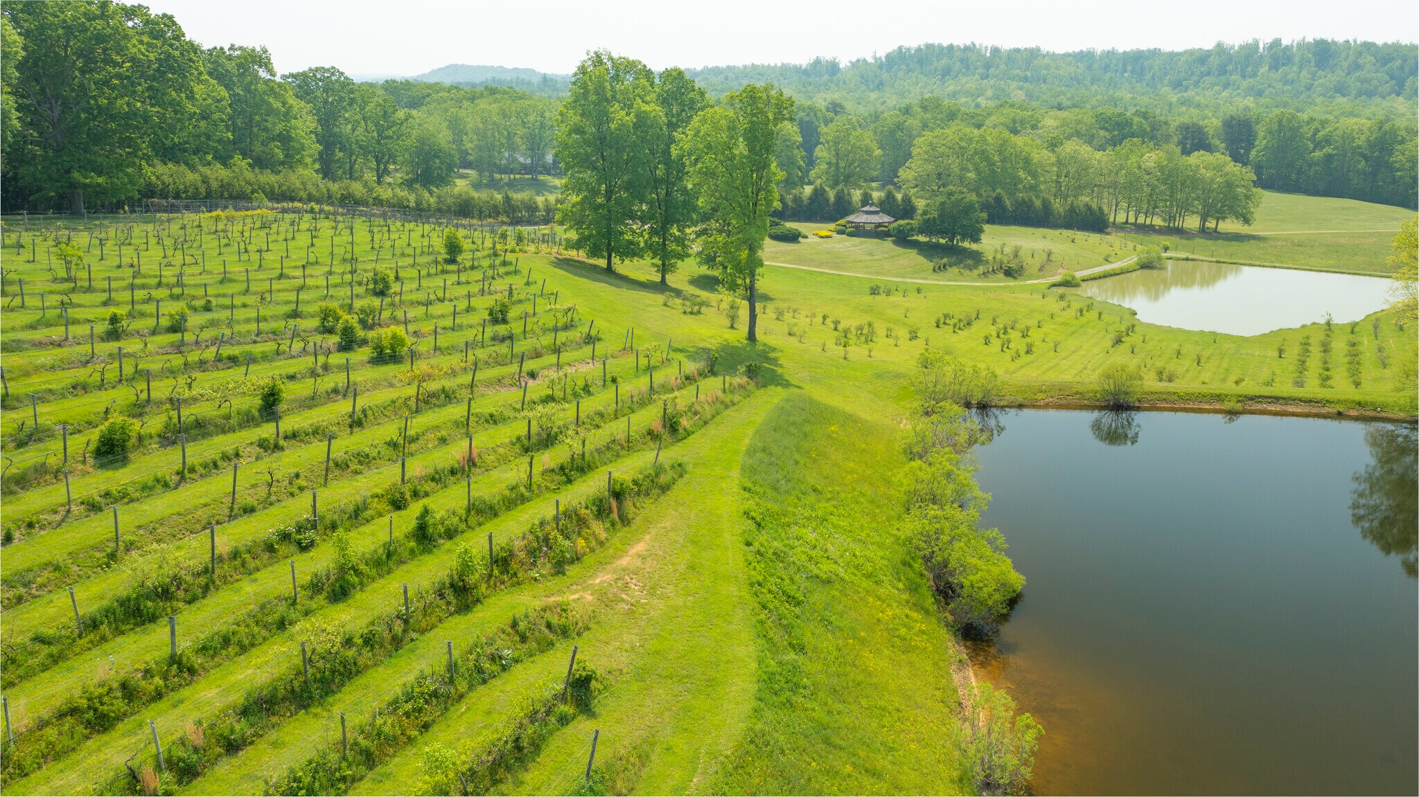 200 Twin Oaks Rd, Crab Orchard, WV 25827