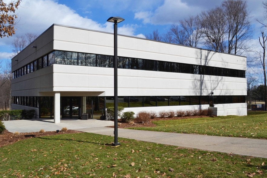 160 Chapel Rd, Manchester, CT for sale - Building Photo - Image 3 of 9