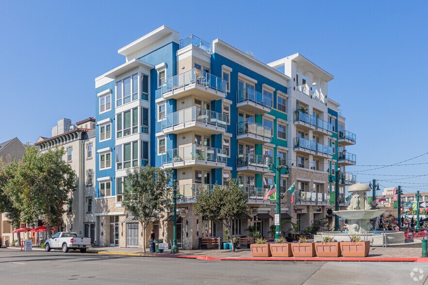 555 W Date St, San Diego, CA for lease - Primary Photo - Image 1 of 4