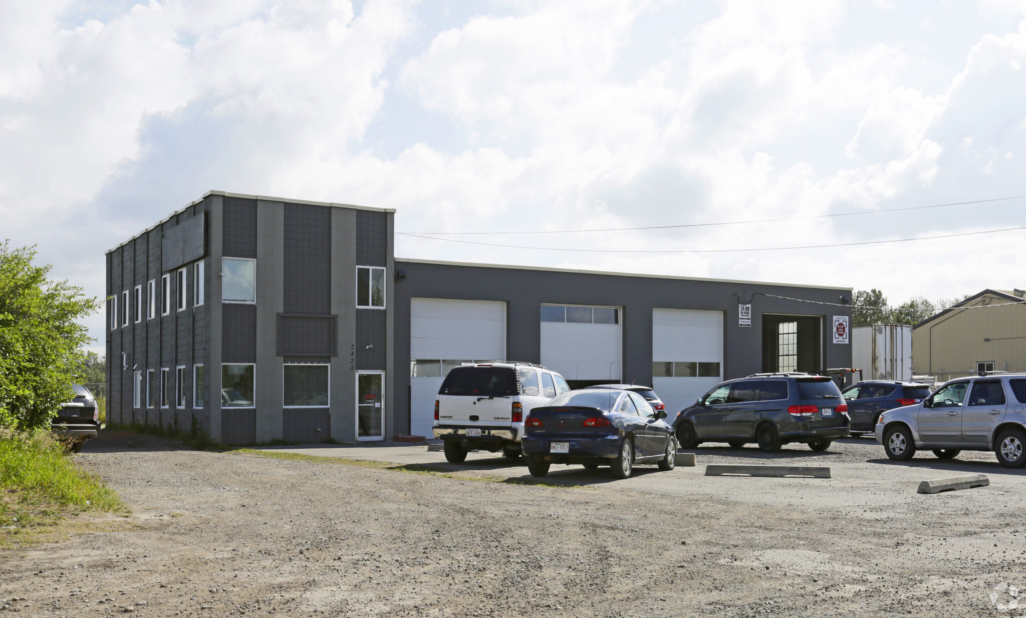 2422 SE 9 Ave, Calgary, AB for lease Building Photo- Image 1 of 2