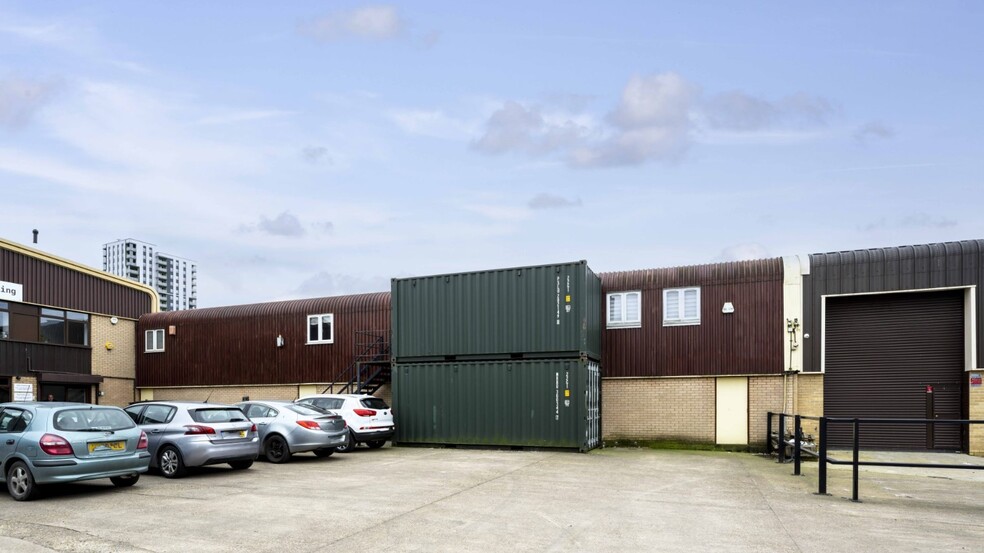 14-18 Commercial Rd, London for lease - Building Photo - Image 3 of 4