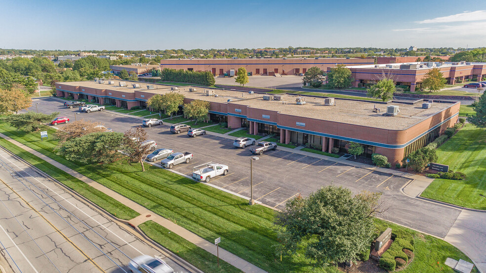 7903-7931 Bond St, Lenexa, KS for lease - Building Photo - Image 1 of 6