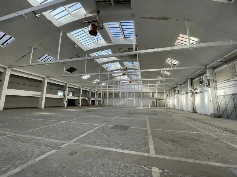 Retail in La Courneuve for lease - Interior Photo - Image 3 of 11