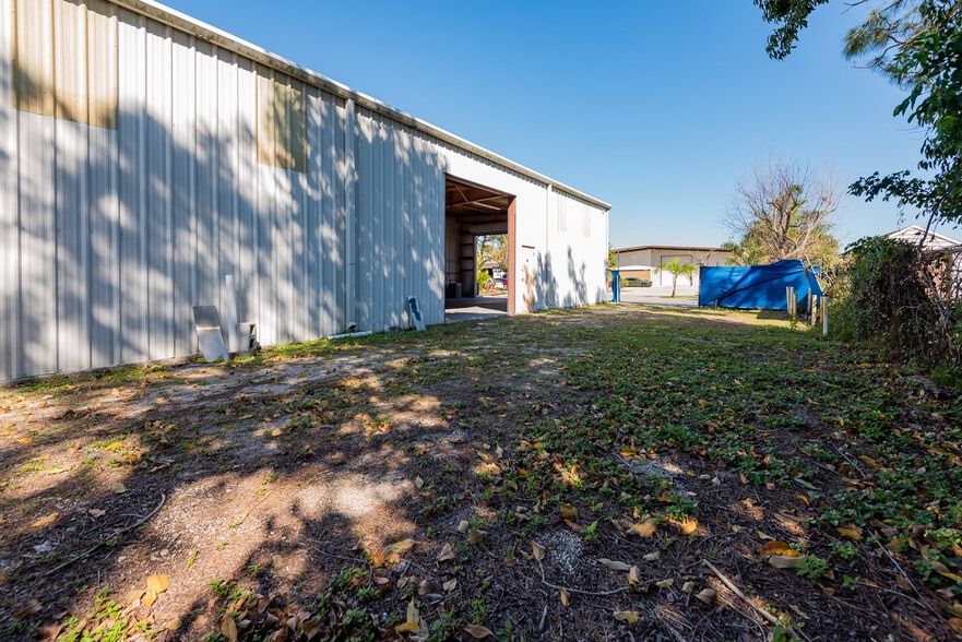 420 NE 3rd Ave, Cape Coral, FL for lease - Building Photo - Image 2 of 22