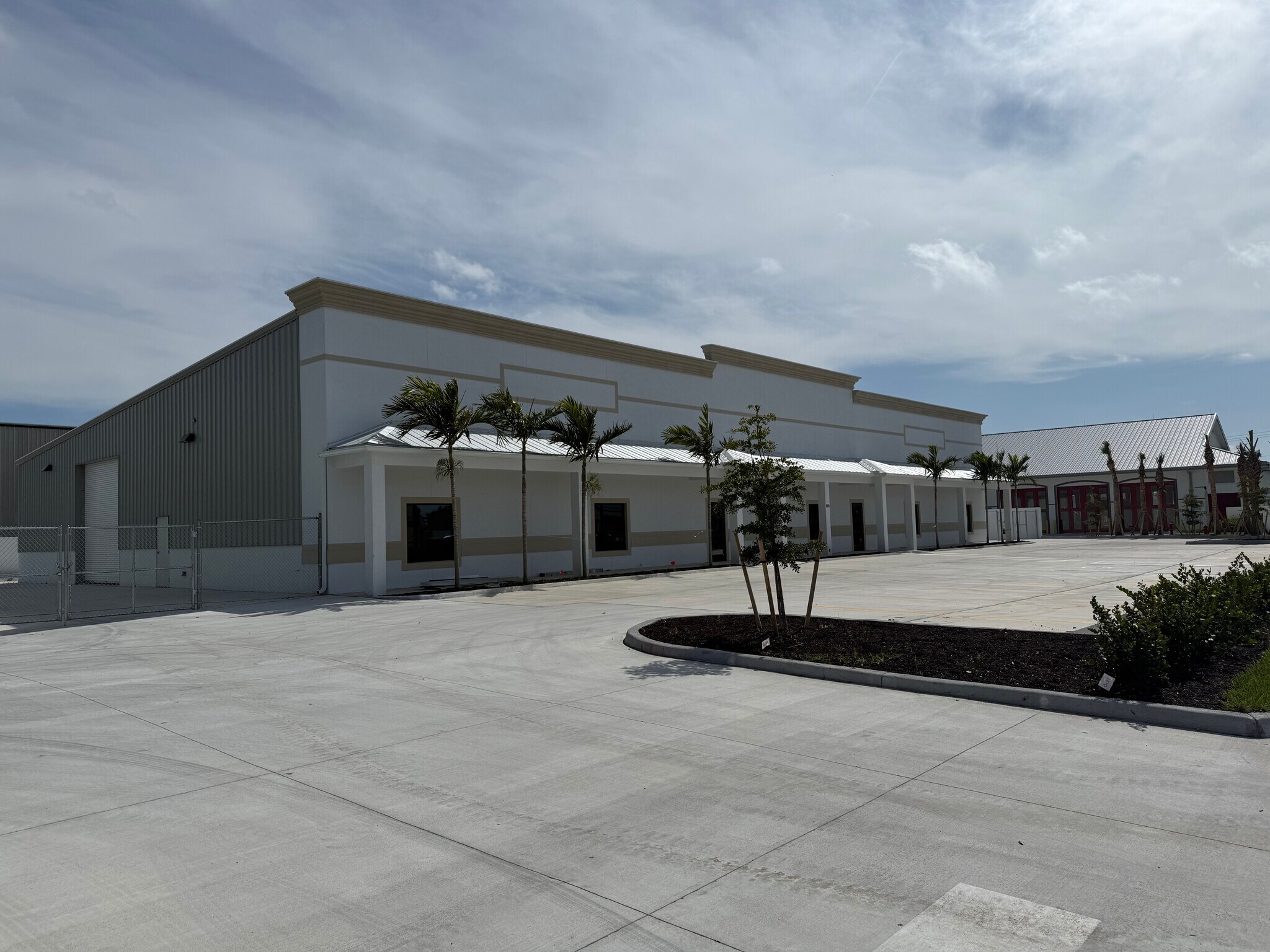 669 Stonecrest Ln, Cape Coral, FL for lease Interior Photo- Image 1 of 8