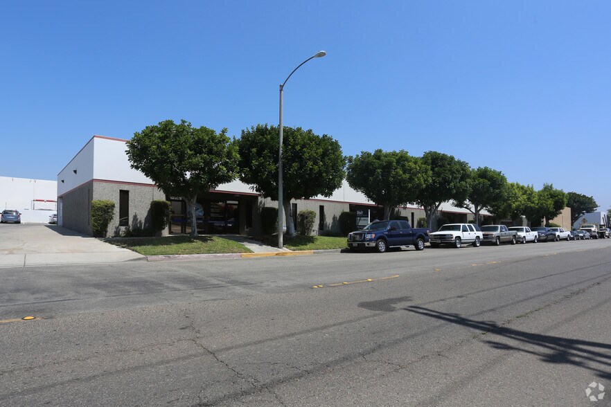 2961-2975 E Coronado St, Anaheim, CA for sale - Primary Photo - Image 1 of 1