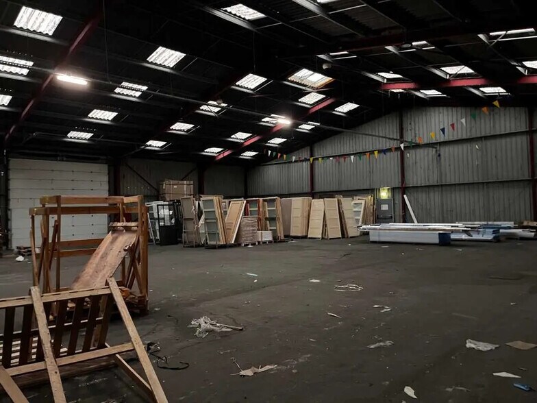 Office in La Bassée for lease - Interior Photo - Image 2 of 3