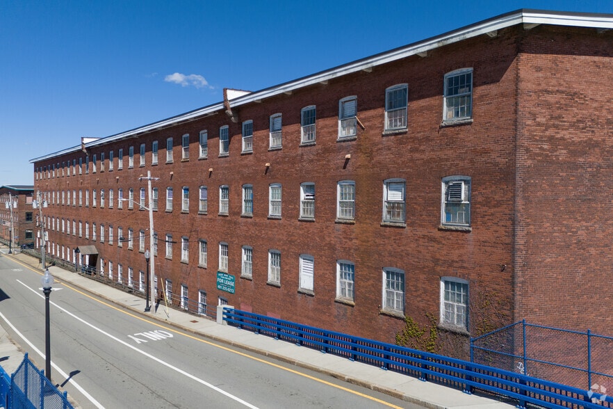 104 Anawan St, Fall River, MA for lease - Building Photo - Image 2 of 9