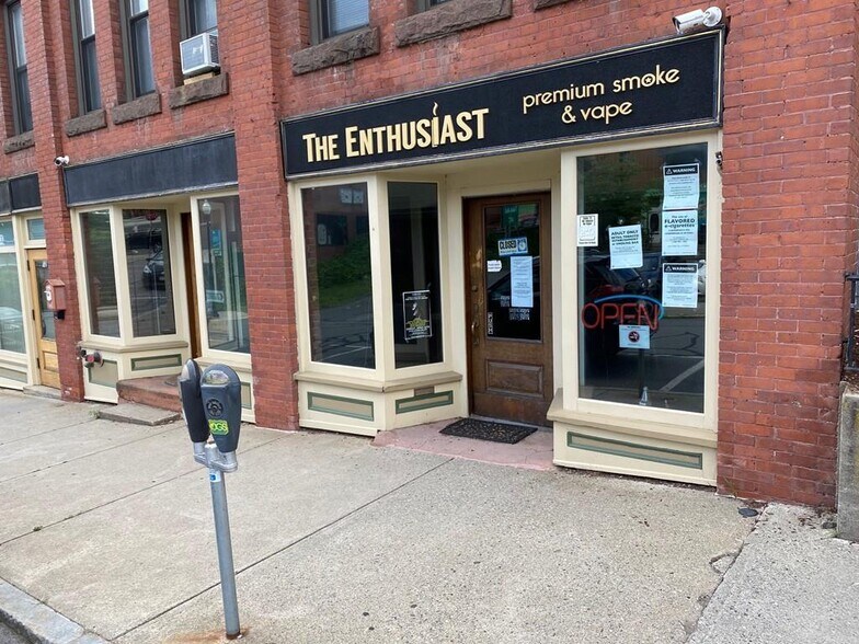 10 Miles St, Greenfield, MA 01301