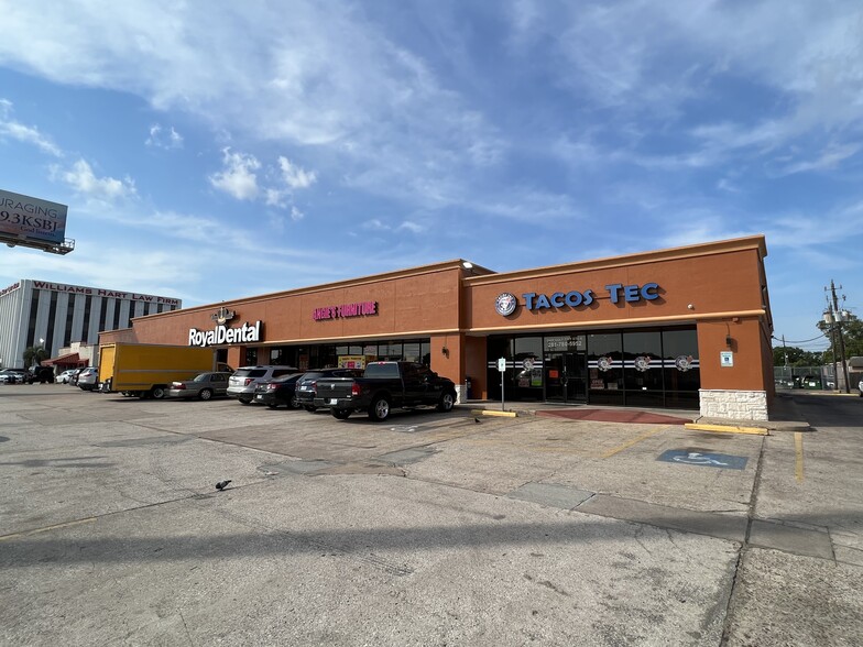 8449 Gulf Fwy, Houston, TX for lease - Building Photo - Image 1 of 3