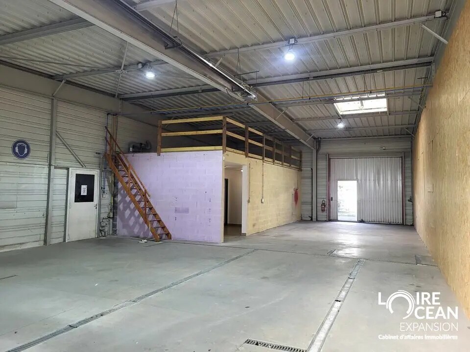 Flex in Chaumes-en-Retz for lease Building Photo- Image 1 of 4