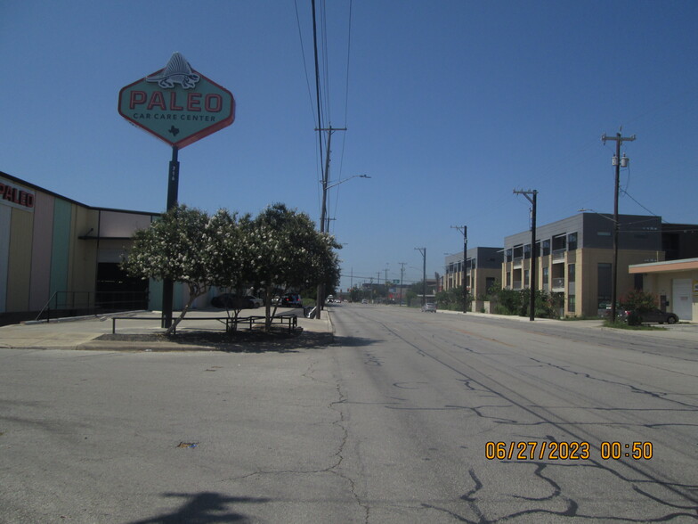 626 S Frio St, San Antonio, TX for lease - Building Photo - Image 3 of 11