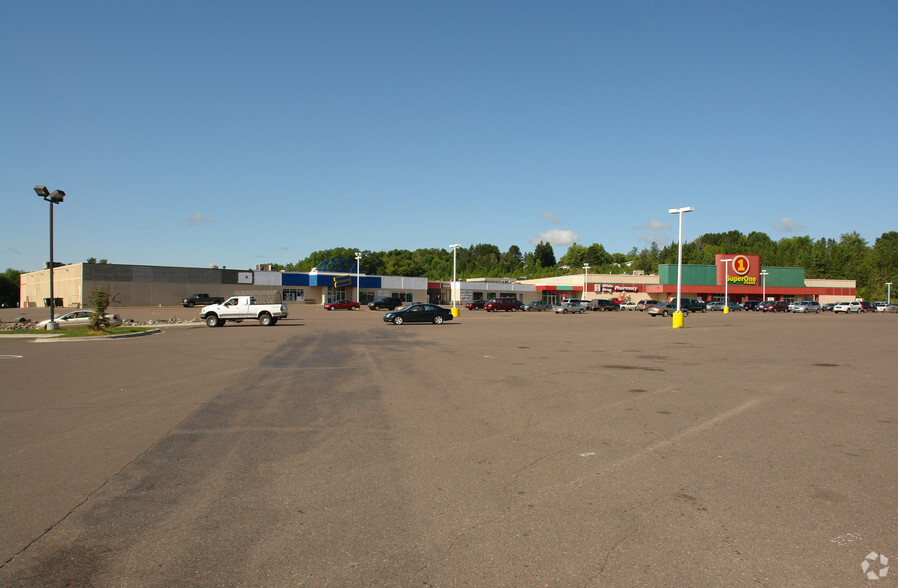 130 Lumberjack Mall, Cloquet, MN for sale - Primary Photo - Image 1 of 1