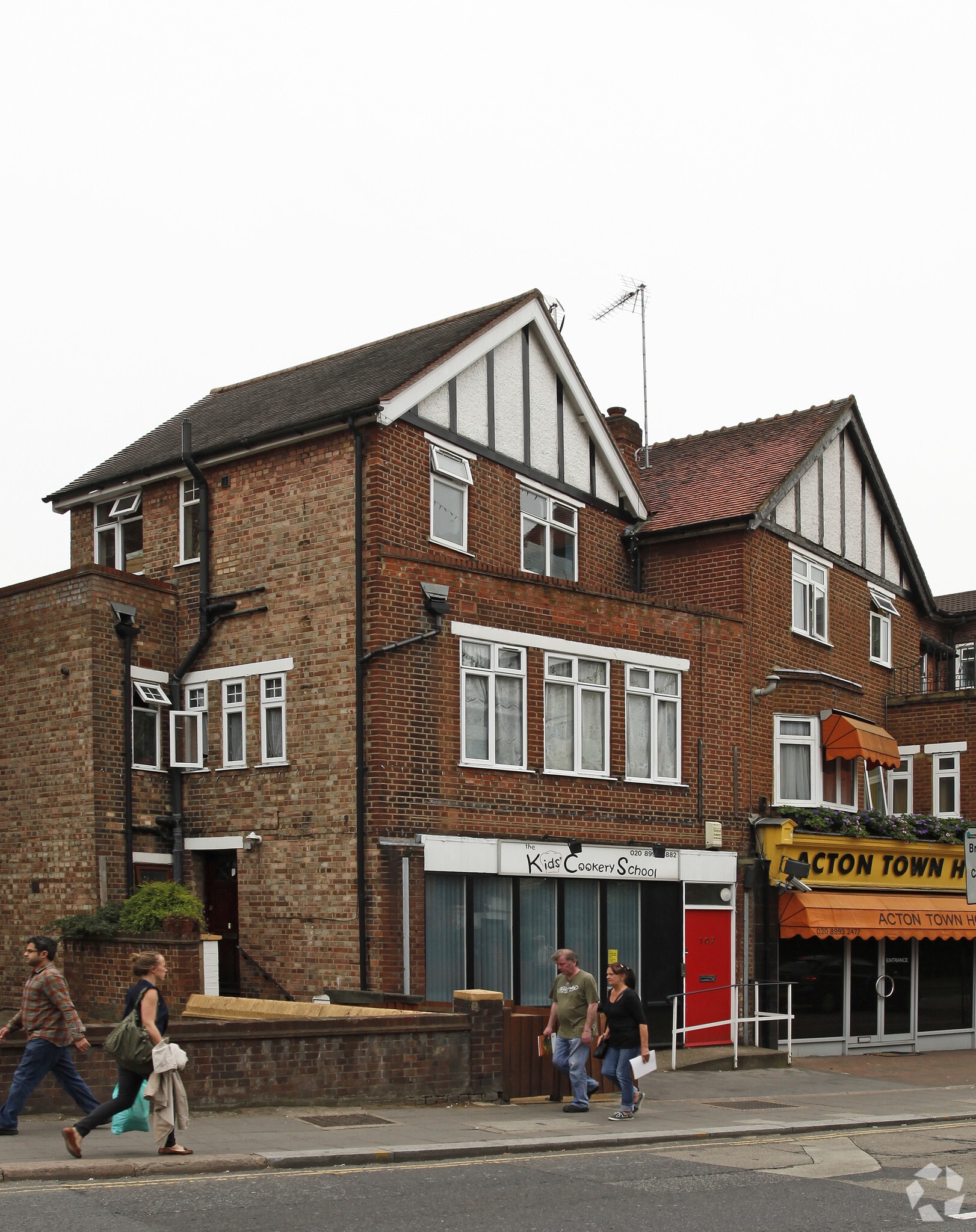 107 Gunnersbury Ln, London for sale Building Photo- Image 1 of 1