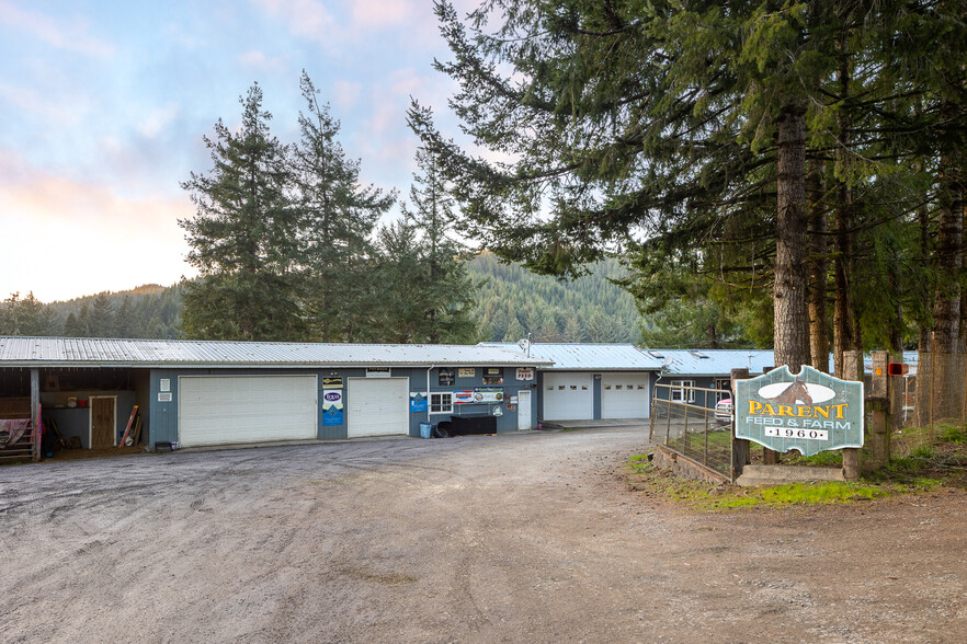 1960 Ranch Rd, Reedsport, OR for sale - Primary Photo - Image 1 of 1