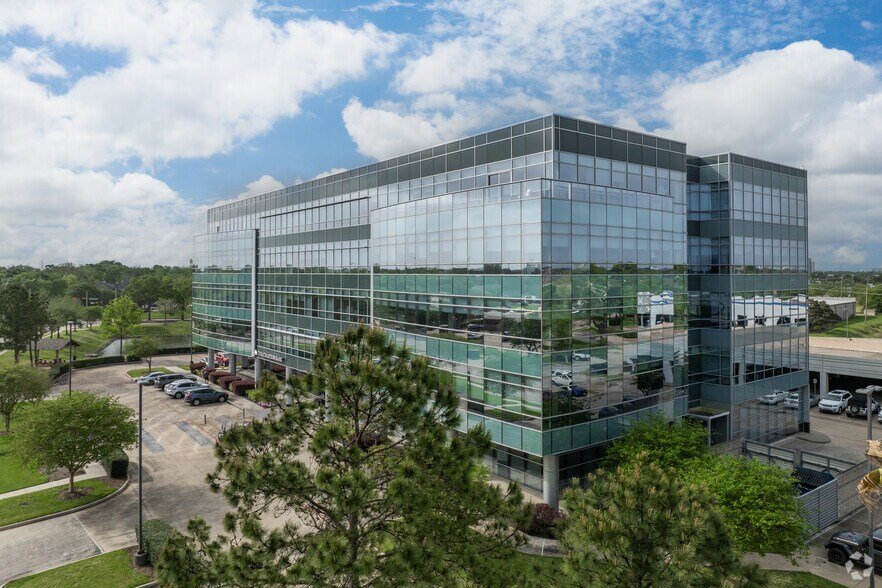 455 E Medical Center Blvd, Webster, TX for lease - Building Photo - Image 1 of 35