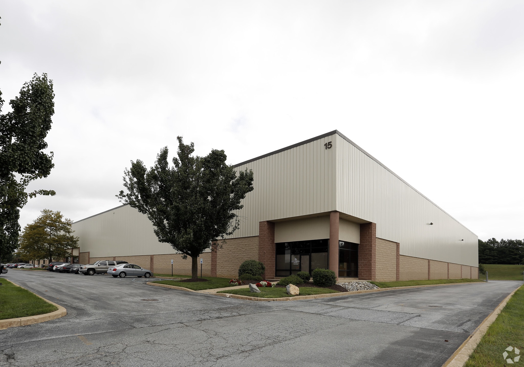 15 Boulden Cir, New Castle, DE for lease Primary Photo- Image 1 of 7