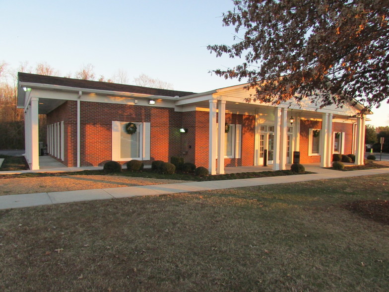 2754 Huntsville Hwy, Fayetteville, TN for sale - Building Photo - Image 1 of 1