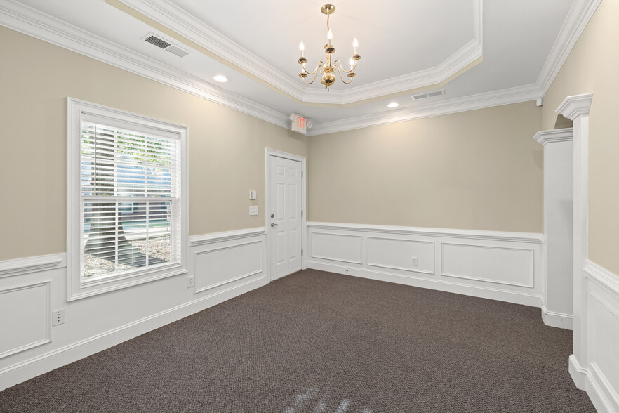 2440 Sandy Plains Rd, Marietta, GA for lease - Interior Photo - Image 2 of 12