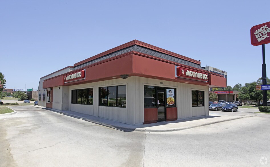 8601 W Bedford Euless Rd, Hurst, TX 76053 Retail for Lease