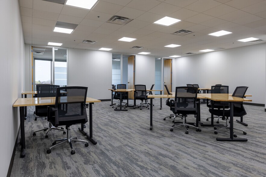 8400 E Crescent Pky, Greenwood Village, CO for lease - Building Photo - Image 3 of 18