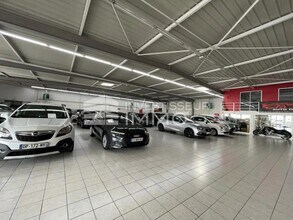 Retail in Pringy for lease Interior Photo- Image 2 of 3