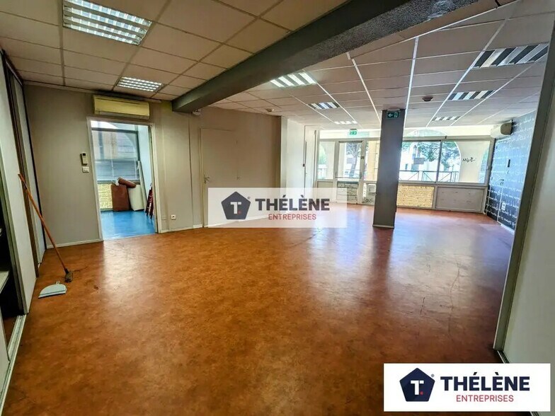 Retail in Montpellier for sale - Interior Photo - Image 2 of 9