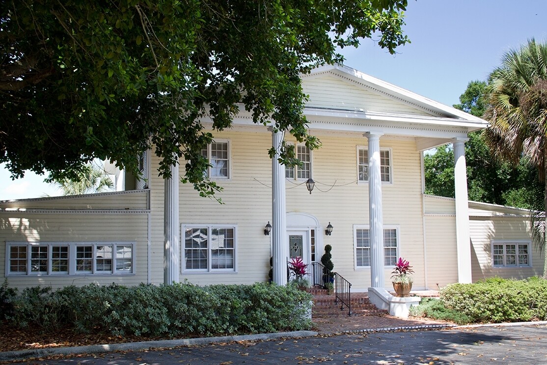 2141 Lakeview Dr, Sebring, FL for sale Primary Photo- Image 1 of 1