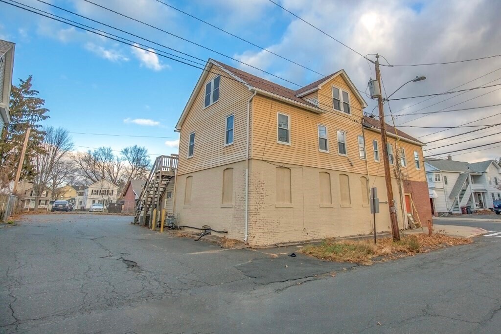 131 Meadow St, Westfield, MA 01085