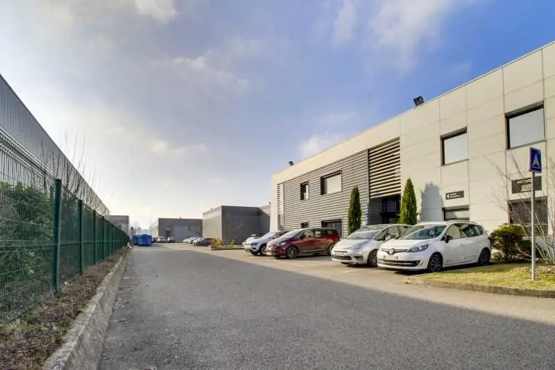 Office in Saint-Priest for lease - Building Photo - Image 2 of 3