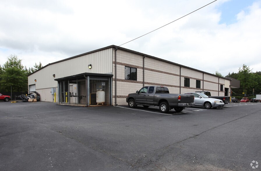 631 Indian Trail Lilburn Rd, Lilburn, GA for lease - Building Photo - Image 2 of 2