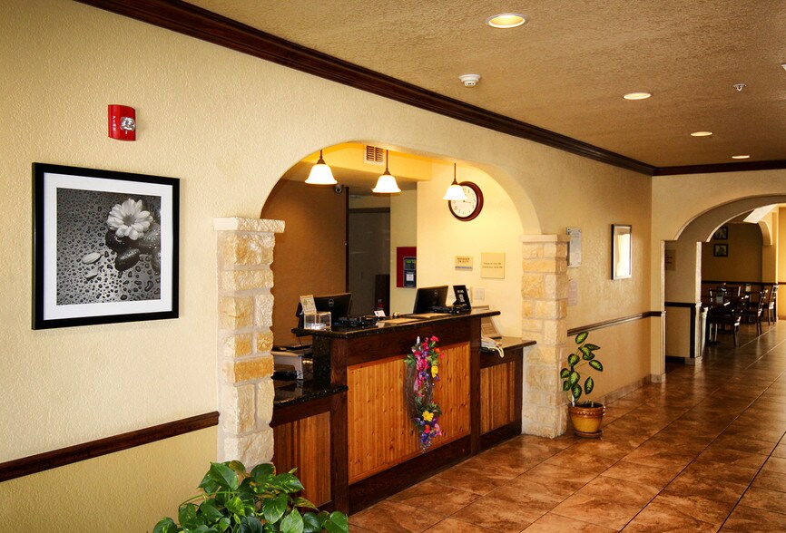 2138 Water St, Gonzales, TX for sale - Interior Photo - Image 1 of 1